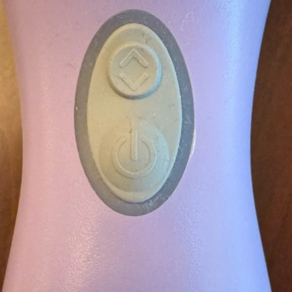 NIB Clarasonic Mia 2 With Extra Brush Heads and Cleansers - Picture 8 of 12